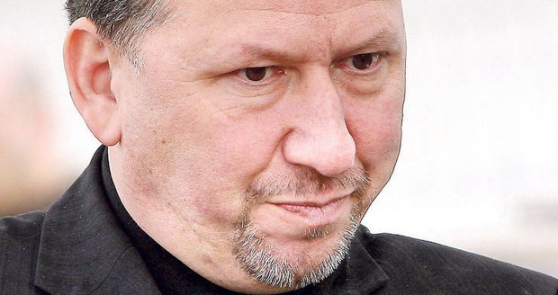 Šéfa městské policie Vladimíra Kotrouše zatýkali jako mafiánského bosse. U sebe prý měl i peníze z úplatku.