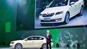 Šéf představenstva Škody Auto Winfried Vahland a Octavie třetí generace na Volkswagen Group Night v Pekingu