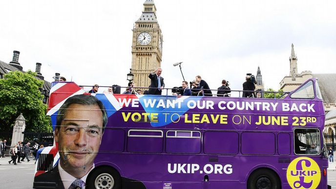 Šéf UKIP Nigel Farage agituje za Brexit