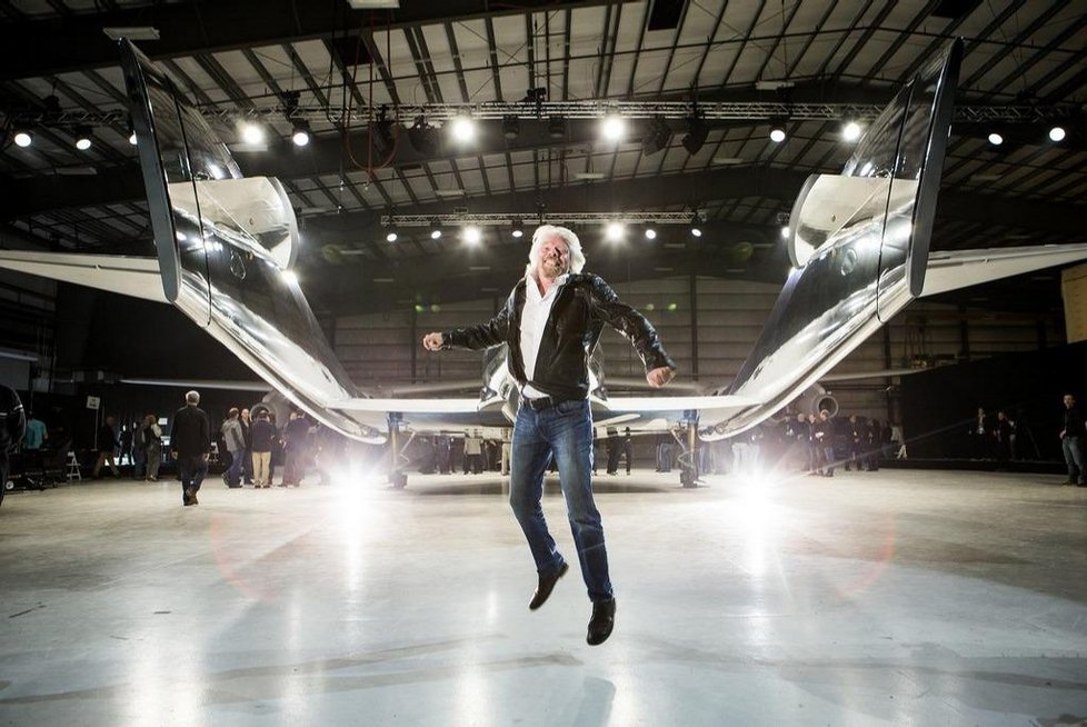 Šéf Virgin Galactic Richard Branson při představení raketoplánu VSS Unity
