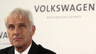 Šéf Volkswagenu navrhne snížení odměn manažerům o 30 procent