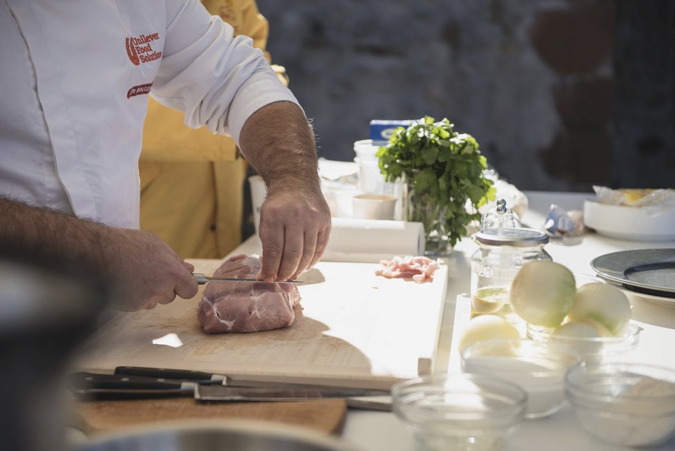 Petr Erin Kováč během kuchařské show na slavnostech na hradě Veveří