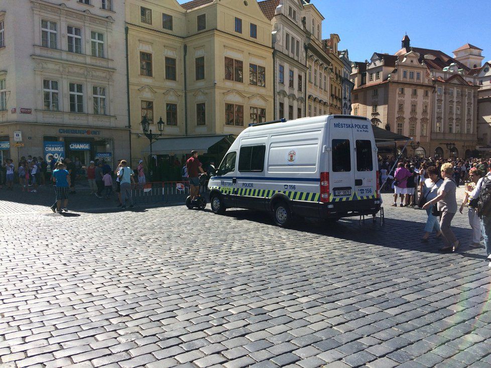 I přes zákaz se po Praze stále prohánějí desítky segwayů. Magistrát stále nevyřídil povolení k umístění značení.
