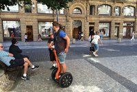 Zákaz segwayů chce už i Praha 10. Obává se přesunu turistů z centra