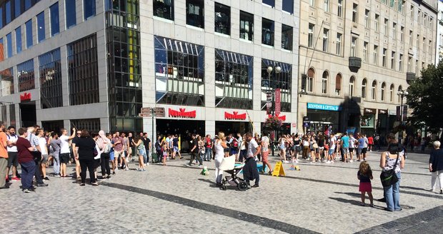 I přes zákaz se po Praze stále prohánějí desítky segwayů. Magistrát stále nevyřídil povolení k umístění značení.