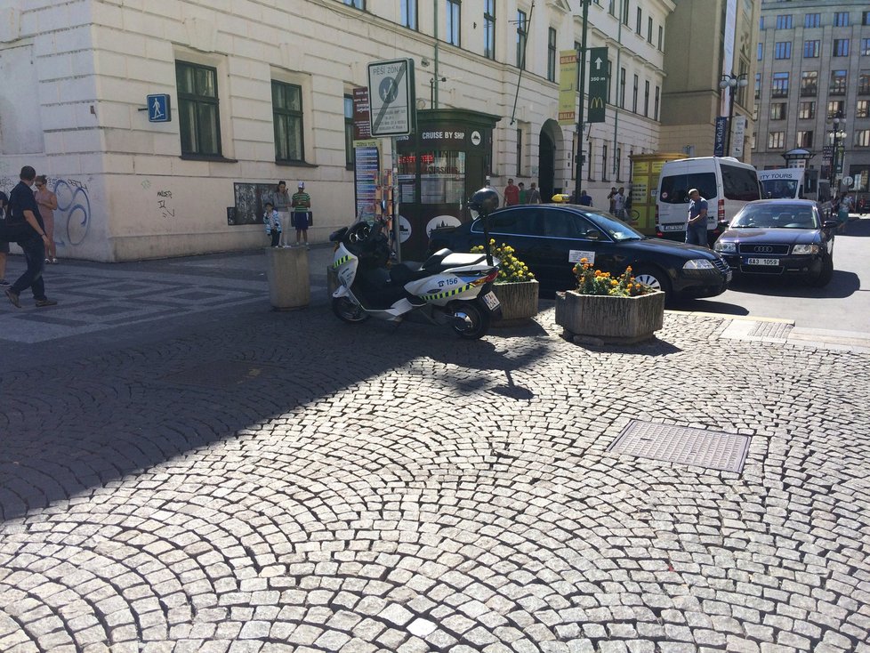 Na segwayi už se turisté centrem Prahy prohánět nemohou.