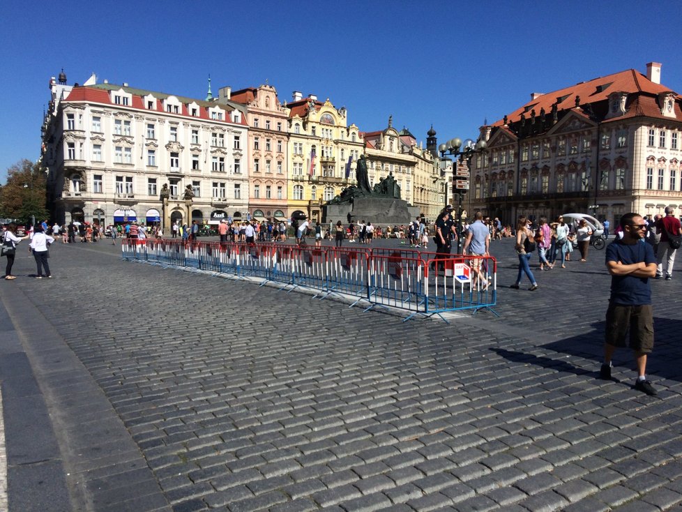 I přes zákaz se po Praze stále prohánějí desítky segwayů. Magistrát stále nevyřídil povolení k umístění značení.