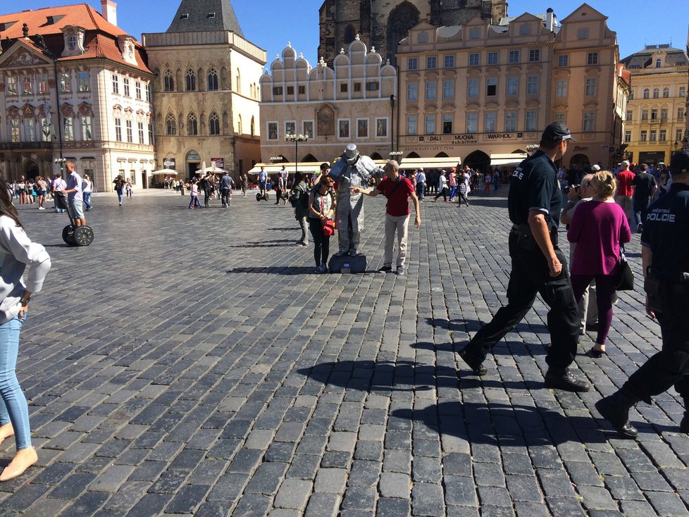 Na segwayi už se turisté centrem Prahy prohánět nemohou.