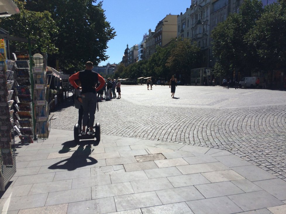 Asociace segwayů chce žalovat Prahu za zákaz segwayů.