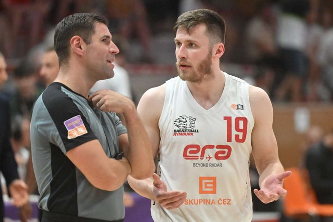 Buzzer beater, Nymburk ztratil výhru 0,5 sekundy před koncem! Kouč: Teď se ukáže naše srdce Buzzer beater, Nymburk ztratil výhru 0,5 sekundy před koncem! Kouč: Teď se ukáže naše srdce