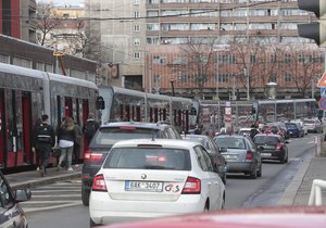 Takto vypadala doprava na Žižkově v úterý.