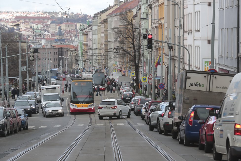 Takto vypadala doprava na Žižkově v úterý.