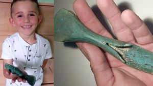 Matyášek (5) z Opavska vykopal poklad! Sekyrku starou 3000 let