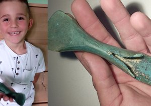 Matyáš Dobeš (5) z Hradce nad Moravicí vykopal ze země sekyrku z doby bronzové.