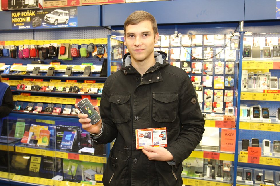 Jakub (28) díky šekové knížce Blesku výhodně nakoupil chytrý telefon Samsung