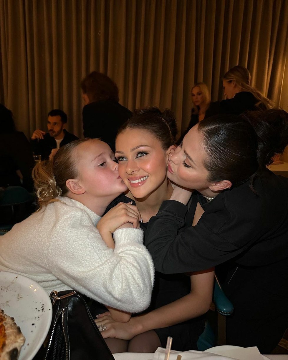 Selena Gomez s mladší sestřičkou Gracie Elliott Teefey a s Nicolou Peltz