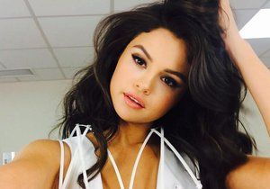 Selena Gomez zrušila koncert v Praze.