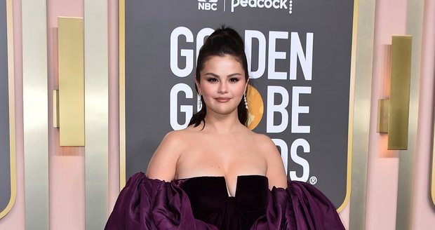 Selena Gomez na předávání Zlatých glóbů
