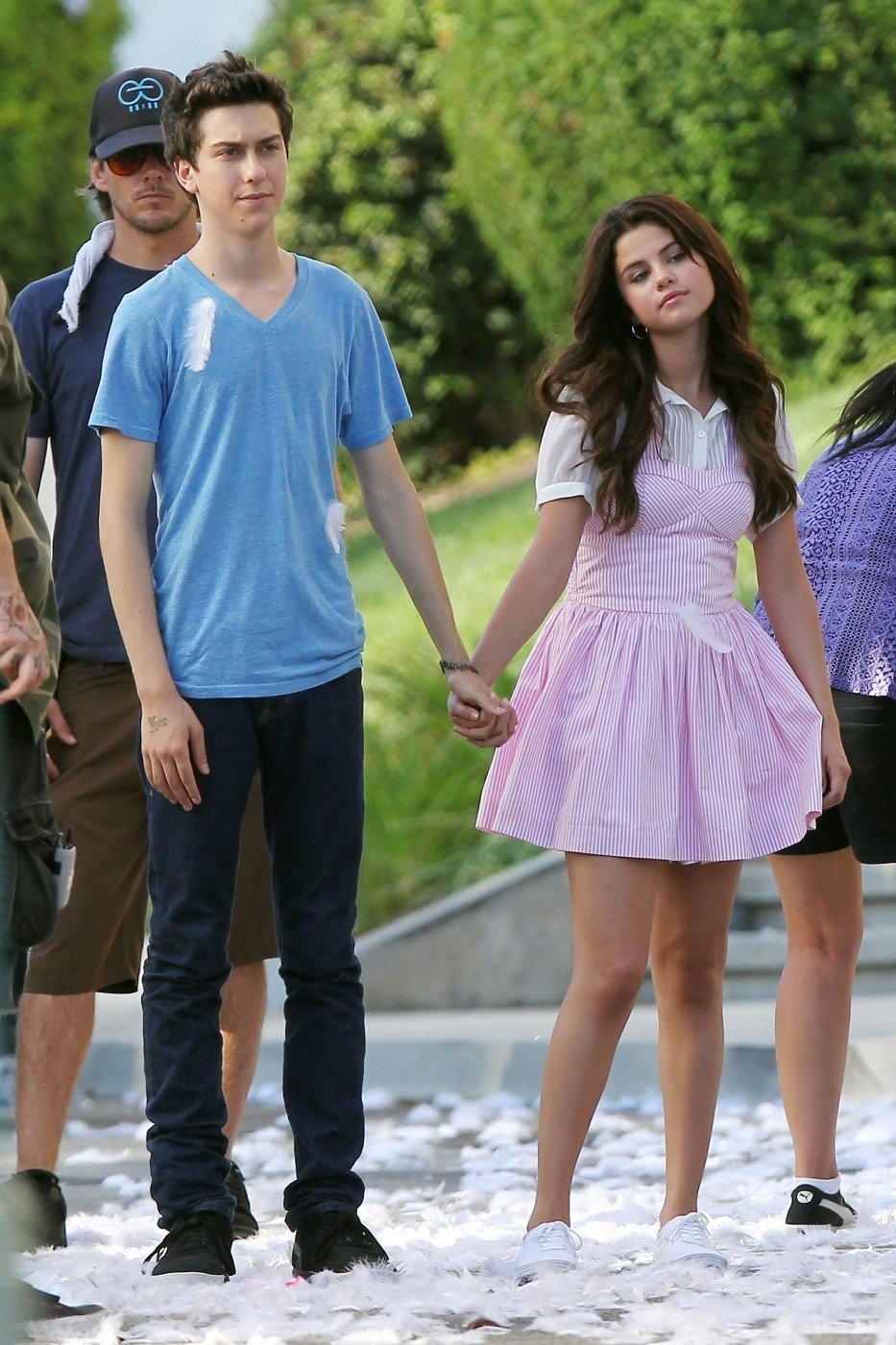 Selena se se svým doprovodem držela za ruku a vypadala opravdu zamilovaně.