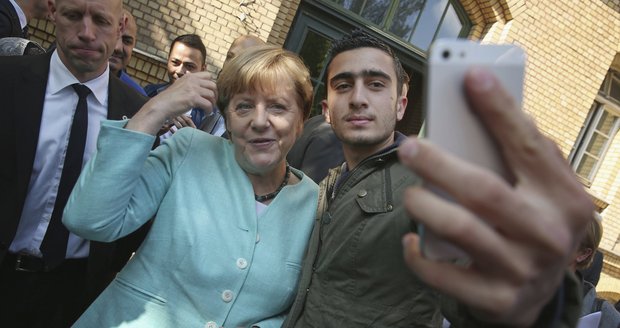 „Mama Merkel“ couvá z diktátu uprchlických kvót. Smír v Evropě nenastal, přiznala kancléřka