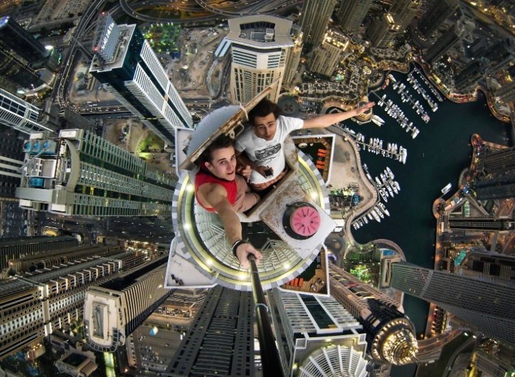 Ruští kaskadéři Alexandr Remnev a Voloďa Sidorov vylezli v lednu na 414 metrů vysoký mrakodrap Princess Tower v Dubaji a na střeše se vyfotili.