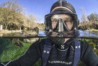 Selfie francouzského potápěče: Neohlížej se, za tebou je ŽABOŽROUT!