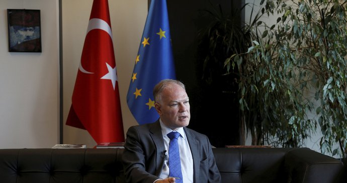 Turecký velvyslanec pohrozil uprchlíky. Do EU chce do roku 2023.