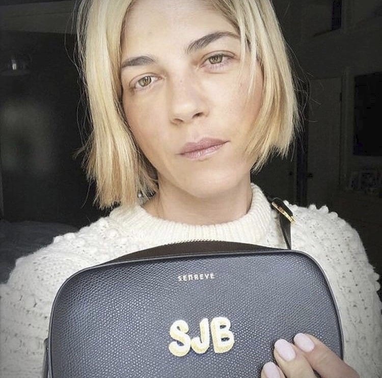 Herečka Selma Blair trpí roztroušenou sklerózou a musí chodit o holi.