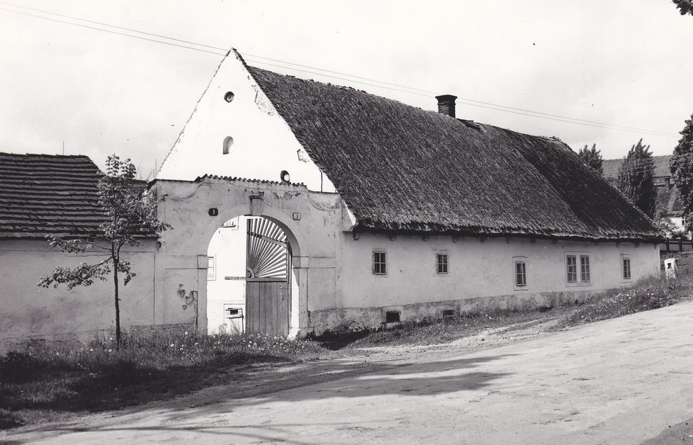 Památka lidové architektury, historický selský dvůr U Matoušů v Plzni se dočká opravy.