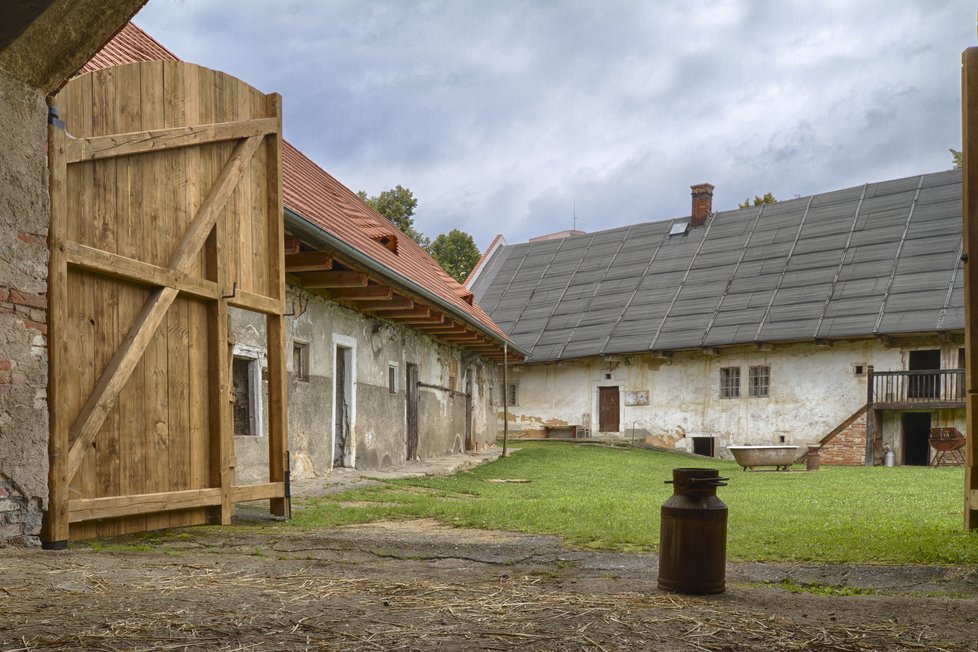 Památka lidové architektury, historický selský dvůr U Matoušů v Plzni se dočká opravy.
