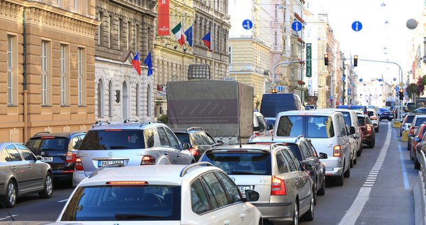 Semafory na magistrále po otevření Blanky už zase fungují... a zdržují.