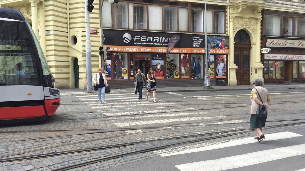 Radnice Praha 7 v červnu zkušebně nechala vypnout semafory.