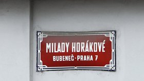 Blesk vyrazil na místa pojemenovaná po Miladě Horákové - například do ulice v Praze 7.
