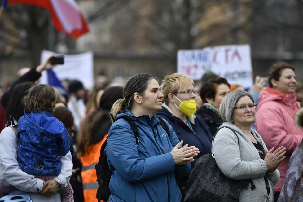 Shromáždění za návrat dětí do školy bez podmínek se konalo 19. dubna 2021 v Semilech. Akci pořádalo sdružení rodičů podporující bezpodmínečný návrat dětí do škol.