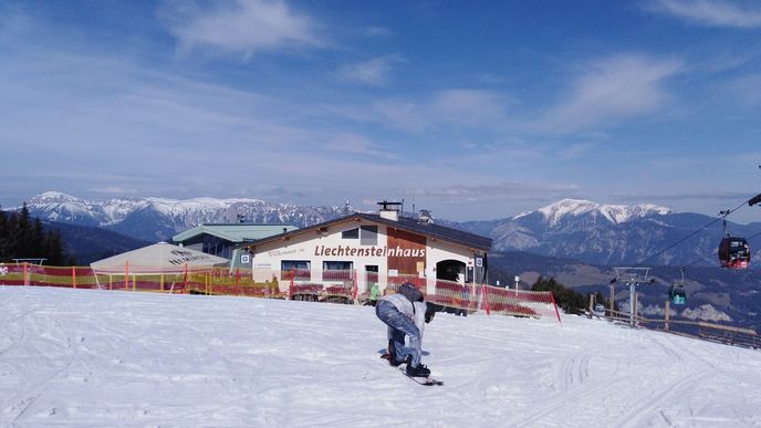 Semmering je domácké lyžařské středisko s prastarou tradicí. Vhodné pro začátečníky i pokročilé.