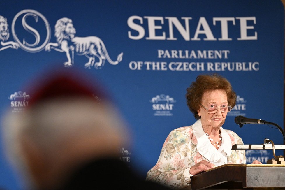 Dita Krausová, jež přežila Osvětim, na setkání k památce holokaustu (27. 1. 2023).