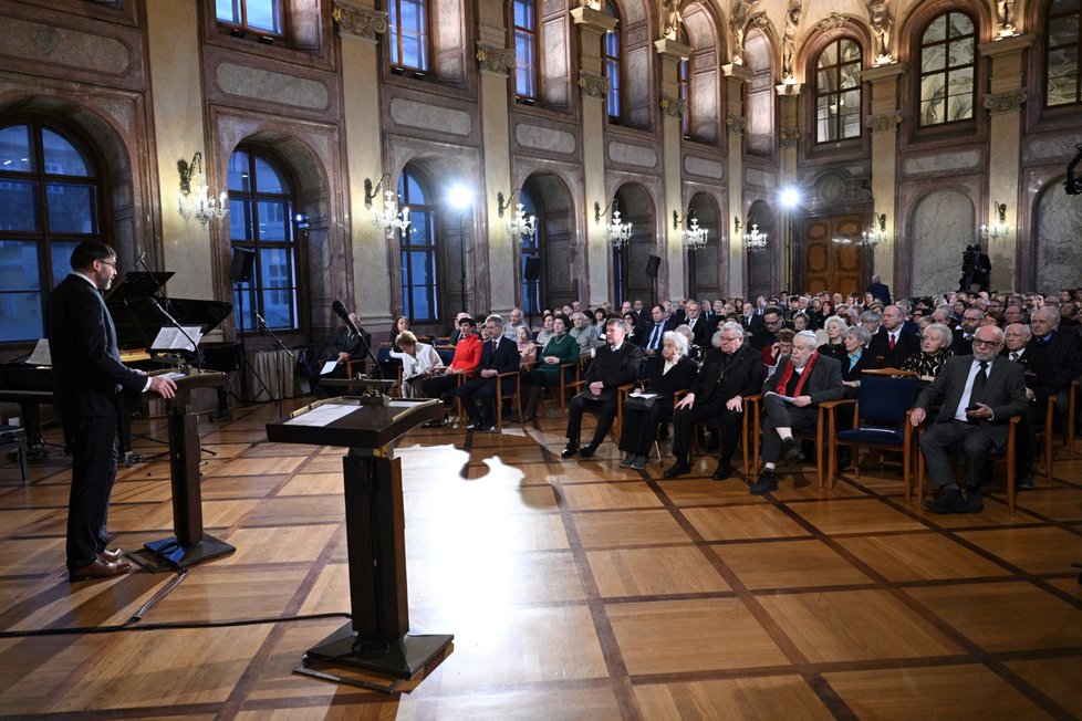 Předseda Federace židovských obcí Petr Papoušek při vystoupení na setkání k památce holokaustu (27. 1. 2023).