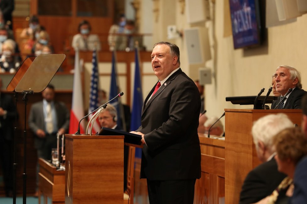 Ministr zahraničních věcí USA Mike Pompeo při projevu v Senátu (12. 8. 2020)