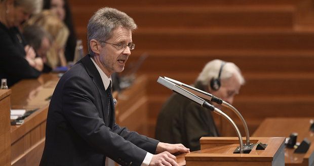 Předsedou Senátu se stal Vystrčil. Převezme otěže po zesnulém Kuberovi