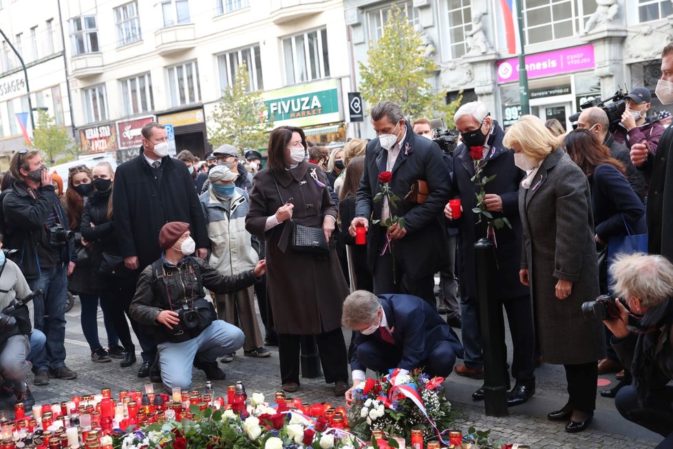 Představitelé Senátu ČR na Národní třídě (17. 11. 2020)