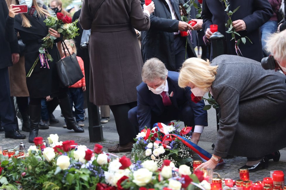 Představitelé Senátu ČR na Národní třídě (17. 11. 2020)