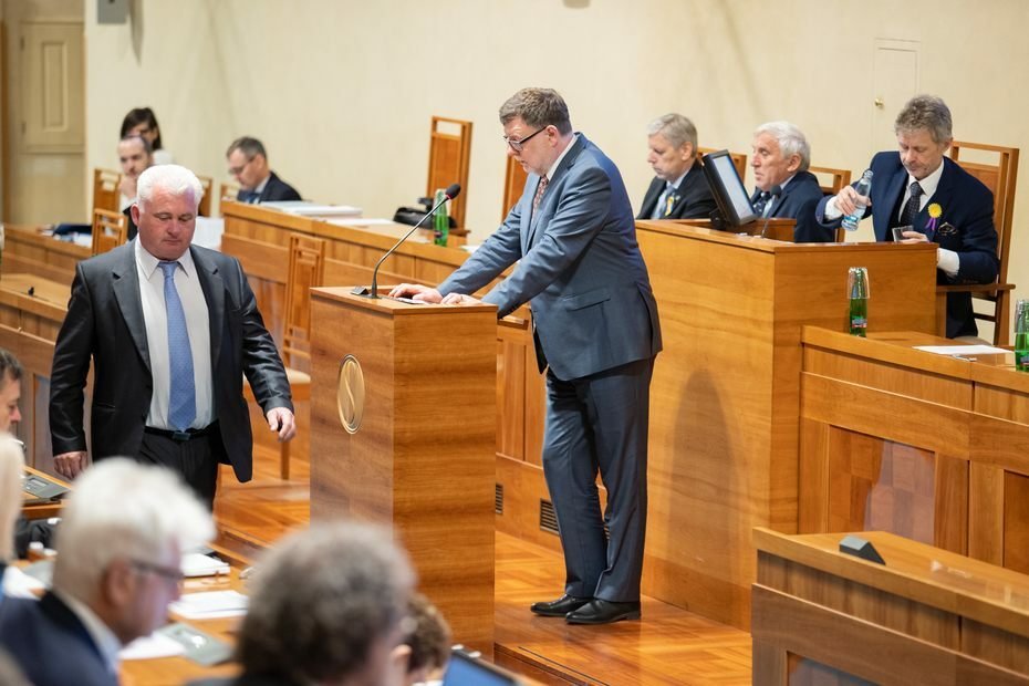 Schůze Senátu: Ministr financí Stanjura před senátory