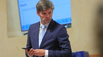 Marek Hilšer odevzdal přihlášku do prezidentské volby. Podpis má od čtrnácti senátorů