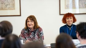 Senátní seminář o sexualizovaném a domácím násilí: Senátorka Miluše Horská a soudní znalkyně Ludmila Čírtková (28.3.2023)