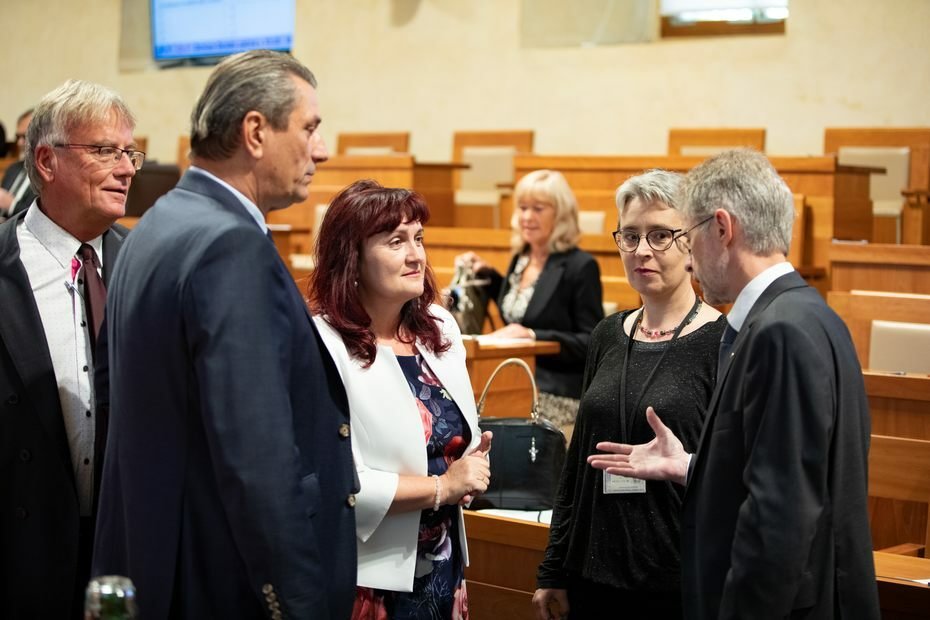 Premiér Petr Fiala (ODS) v Senátu připomínal pomoc vlády občanům (13.9.2022)