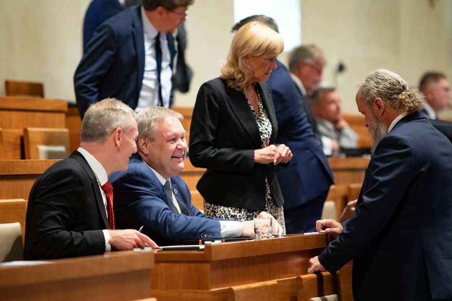 Premiér Petr Fiala (ODS) v Senátu připomínal pomoc vlády občanům (13. 9. 2022).