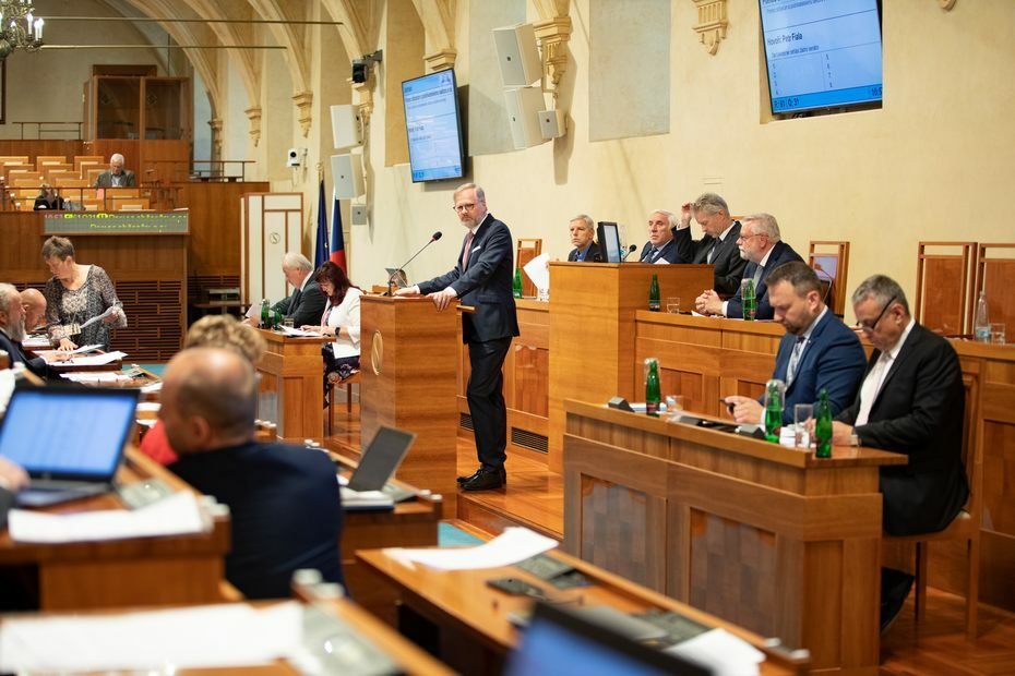 Premiér Petr Fiala (ODS) v Senátu připomínal pomoc vlády občanům (13.9.2022)