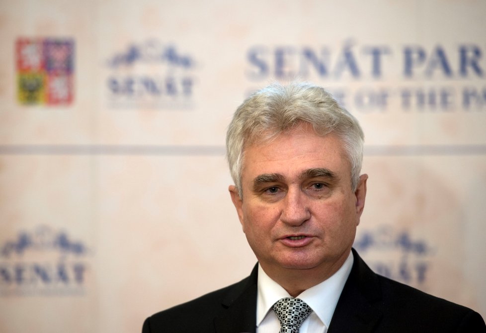 Bývalý předseda Senátu Milan Štěch (ČSSD) se pokouší o návrat do vysoké politiky. Chce být ve vedení strany.