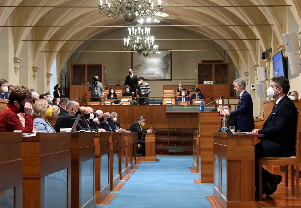 Válka na Ukrajině: V Senátu odsoudili chování Ruska (25.2.2022)