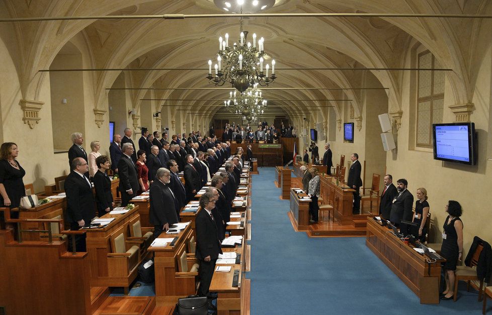 Nově zvolení senátoři složili slib a ujali se mandátu